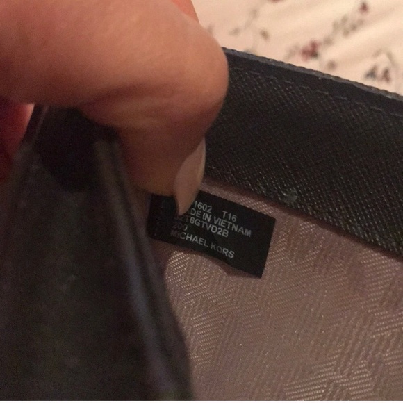 Michael Kors wallet - Picture 2 of 6